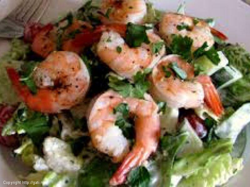 Sallate e ftohtë me karkaleca e avokado