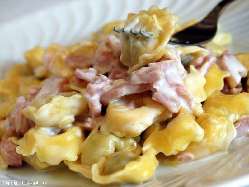 Tortelini me proshutë