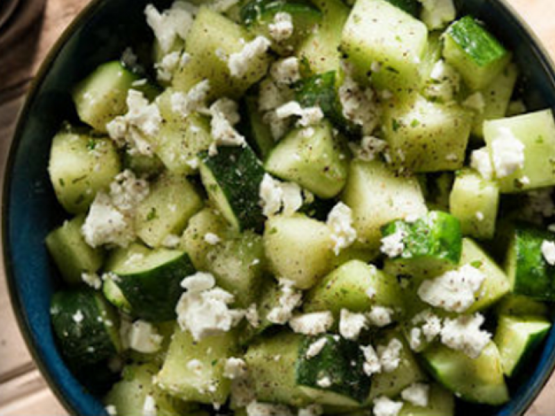 Sallate me kastraveca , pjeper dhe djathe te bardhe