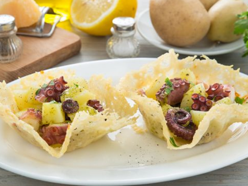 Sallatë me oktapod dhe patate