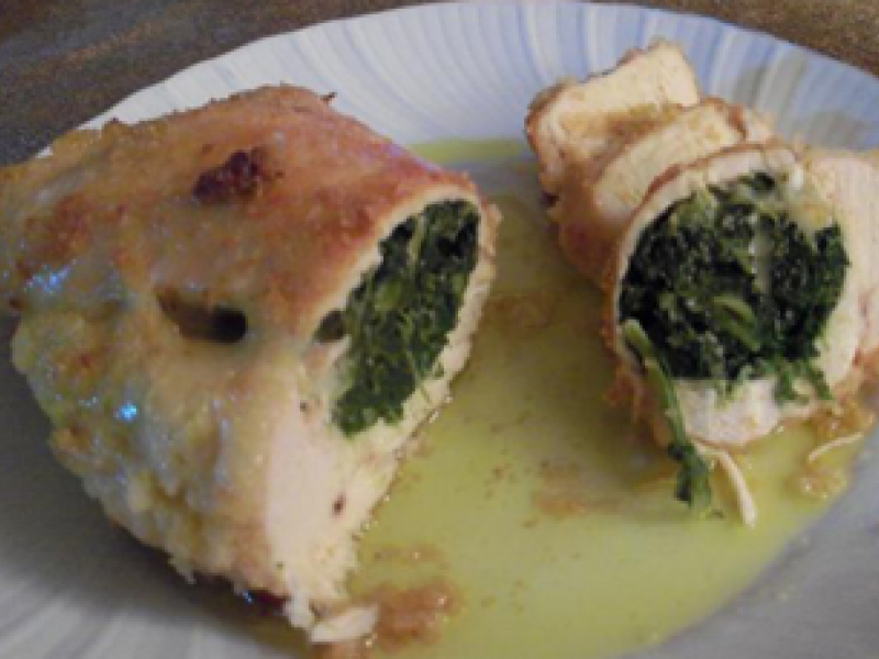 Gjoks pule i mbushur me spinaq