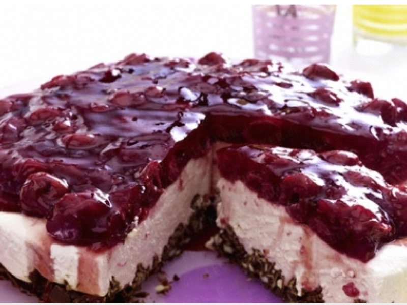 Torte me qershi dhe cornflakes